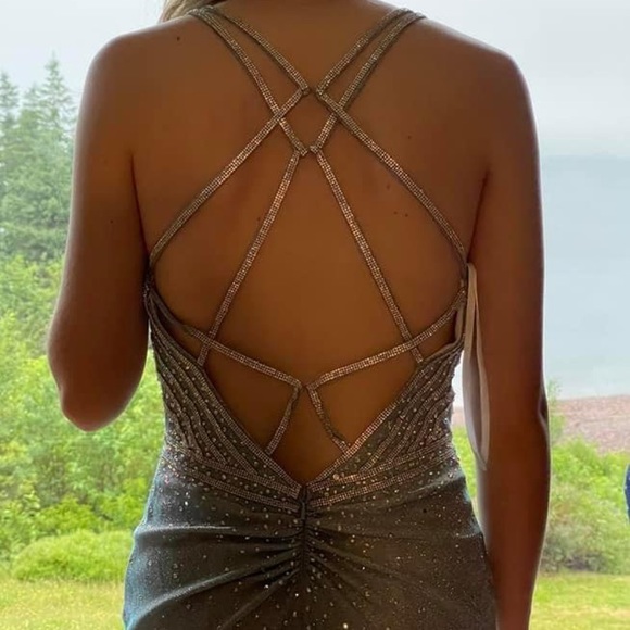 Prom dress - like new!! - Picture 3 of 8